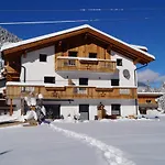 Mari's